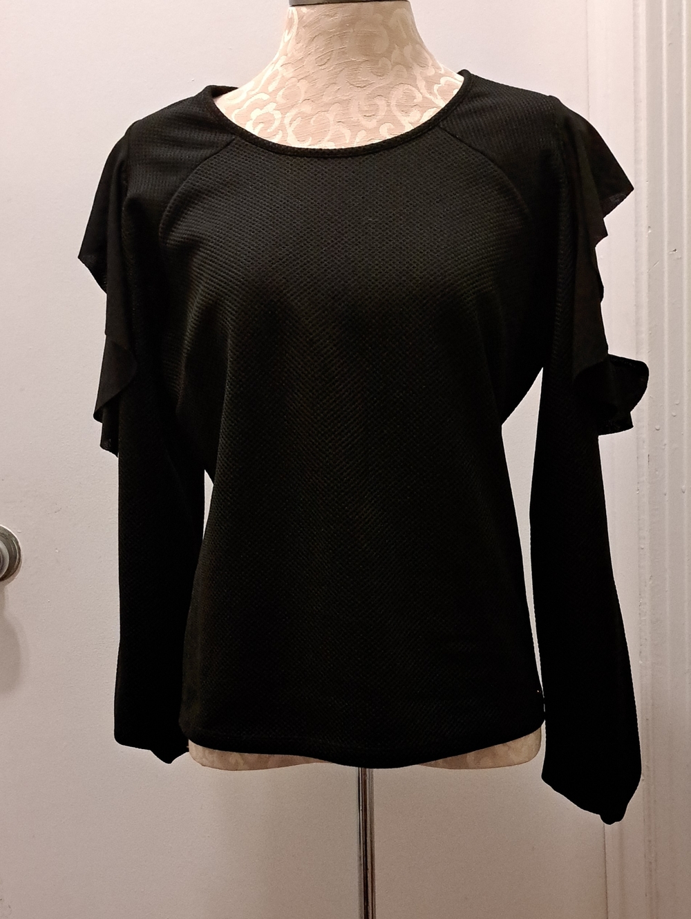 Guess Black Ruffle-Sleeve Sweatshirt Size M